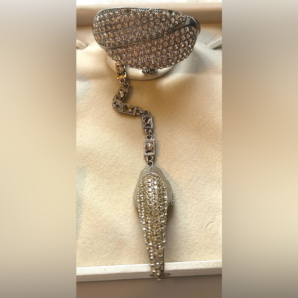 Vintage Hand Chain Rhinestone Bracelet and Ring Statement Silver Glam Jewelry - Picture 2 of 14
